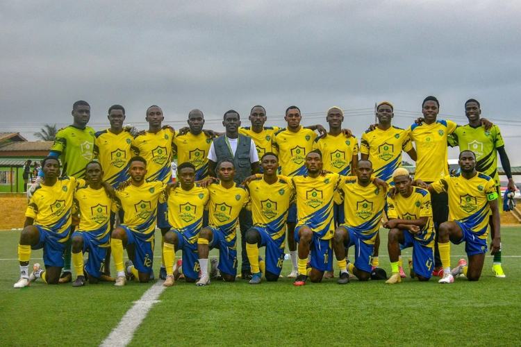 Football : neuf clubs pour deux places en D2