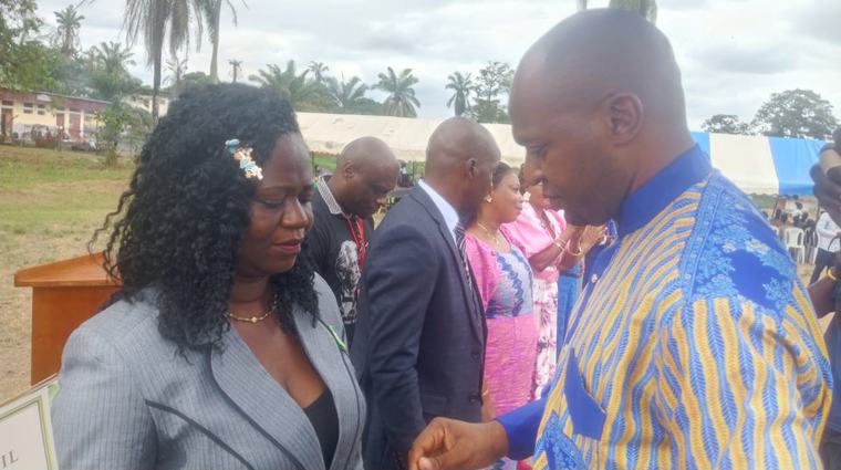 Gabon : 24 agents de l’Hôpital Albert Schweitzer décorés de la médaille du Travail à Lambaréné