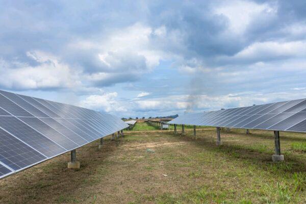 Mix énergétique : une première tranche de 30 MWc mise en service à la centrale solaire de Plaine Ayémé