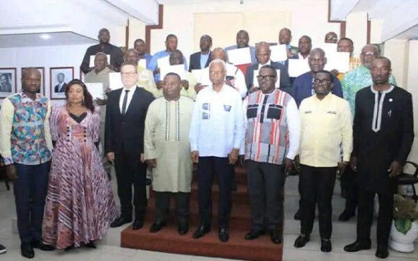 Assainissement : 17 agents municipaux de Libreville formés à la conduite des engins lourds