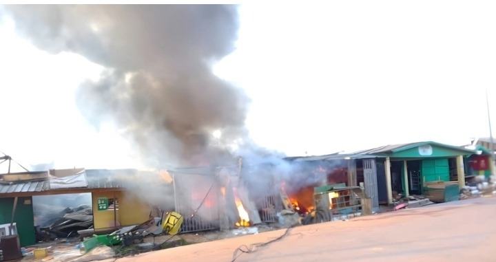Gabon : Incendie à Nkomayat, une suspecte en fuite